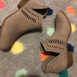 FALL ANKLE BOOTS